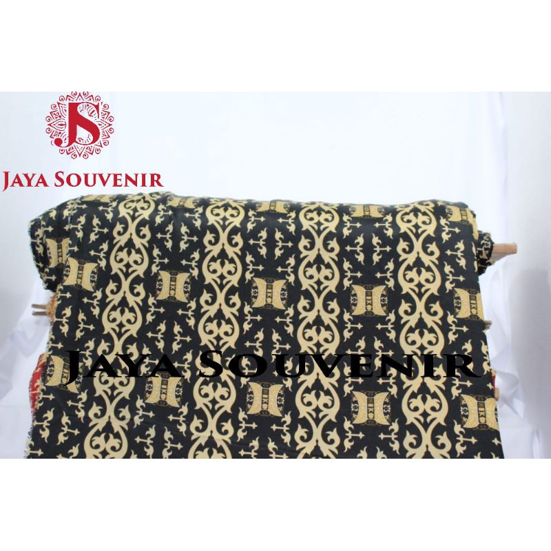 Kain batik motif pintu Aceh