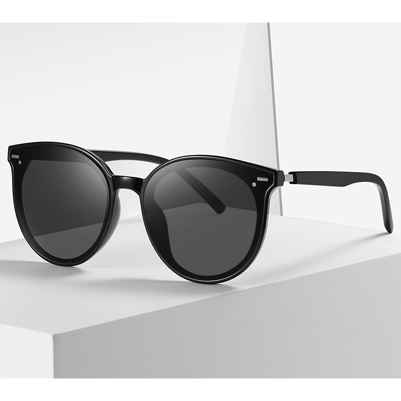 Kacamata Hitam Polarized Wanita Pria  Fashion  Kaca Mata Hitam Anti Sinar Matahari UV400