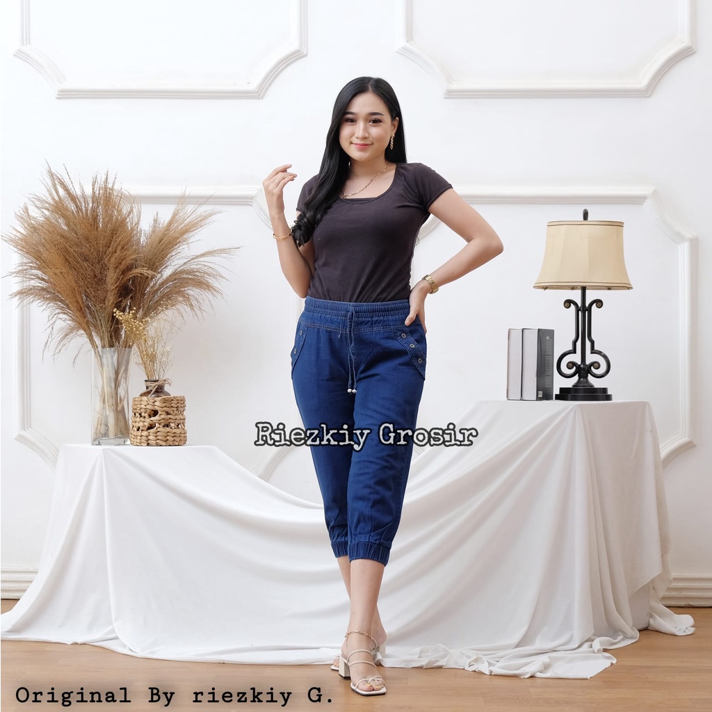 CELANA JOGGER PENDEK JEANS WANITA/CELANA JOGER PENDEK 7/8 CEWEK/CELANA JOGGER PENDEK STANDAR &amp; JUMBO  Celana Jogger Jeans 7/8 Untuk Wanita Dewasa . Celana Pendek Jogger Murah . Jogger Jeans 7/8