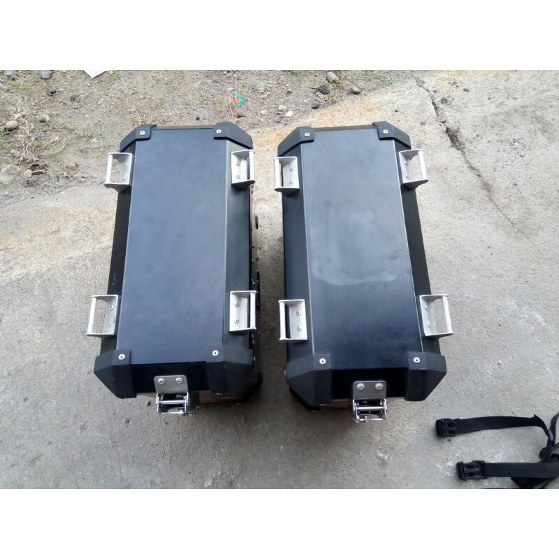 pannier badak Hitam ukuran 34L. kelengkapan kunci q, + side braket. model terbaru, foto pertama ukur