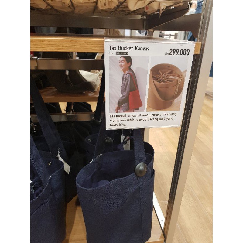 UNIQLO TAS BUCKET CANVASS
