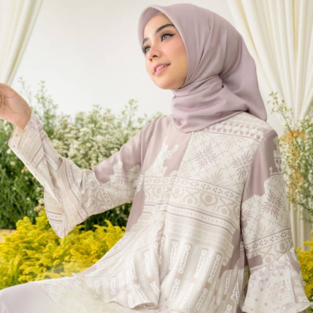 Jeumpa blouse by Wearingklamby