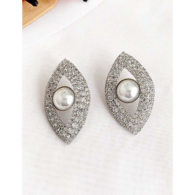 LRC Anting Tusuk Fashion Golden Alloy Eye Pearl Stud Earrings D82875