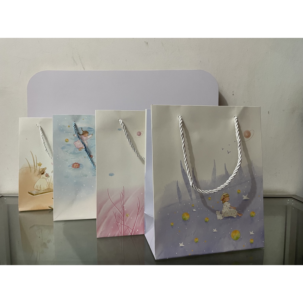

Paperbag Tas Bungkus Tempat Kado Hadiah Ulang Tahun Wisuda - Angel