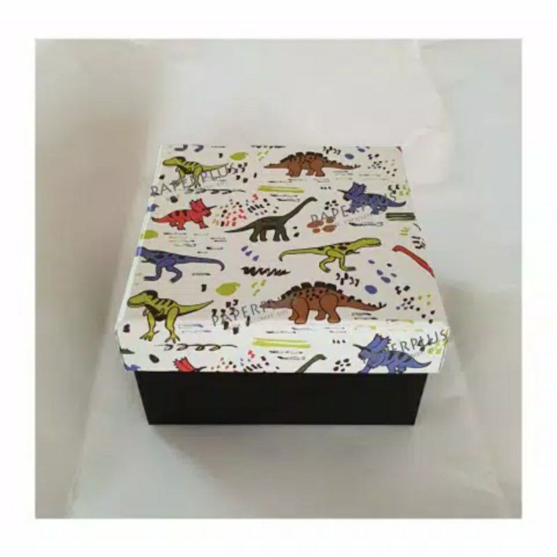 

KOTAK KADO / KOTAK HADIAH / GIFT BOX REMAJA SMALL KK DINOSAURUS PUTIH