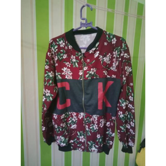 Jaket motif bunga bunga