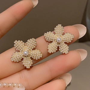 Korean Vintage Star Cream White Pearl Flower Stud Earrings Simple Fashion Elegant 925 Silver Needle Butterfly Earrings For Women