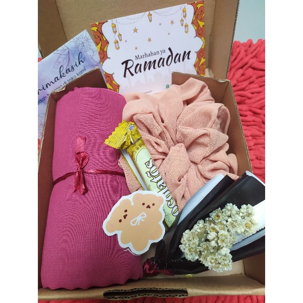 

hampers lebaran / hampers hijab / hampers ultah / hampers wisuda /hampers graduation / hampers anniversary