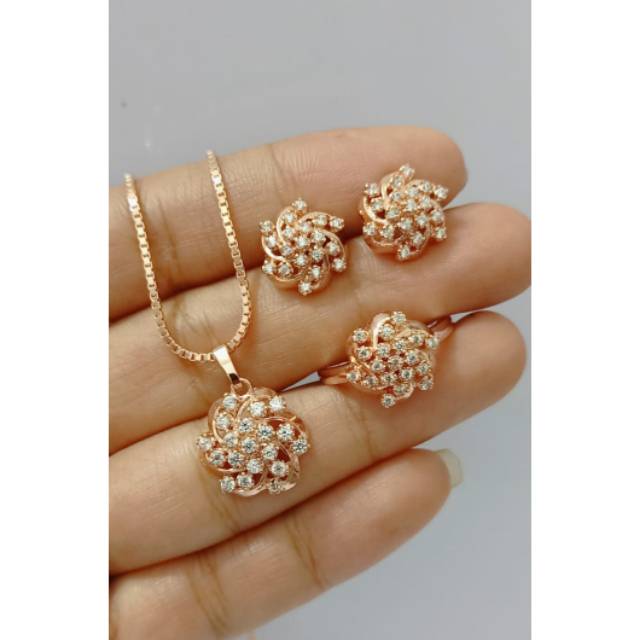 Set replika berlian medan