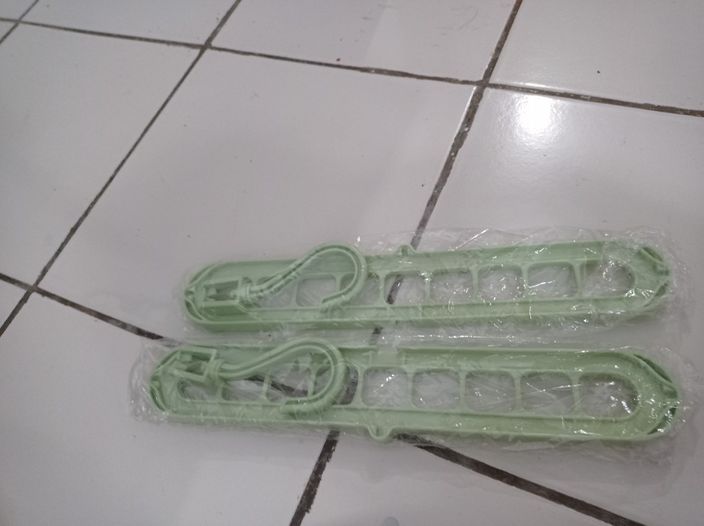 Gantungan Baju / Magic Hanger / Gantungan Ajaib Multifungsi Dapat Dilipat Dengan 9 Lubang (c8k)