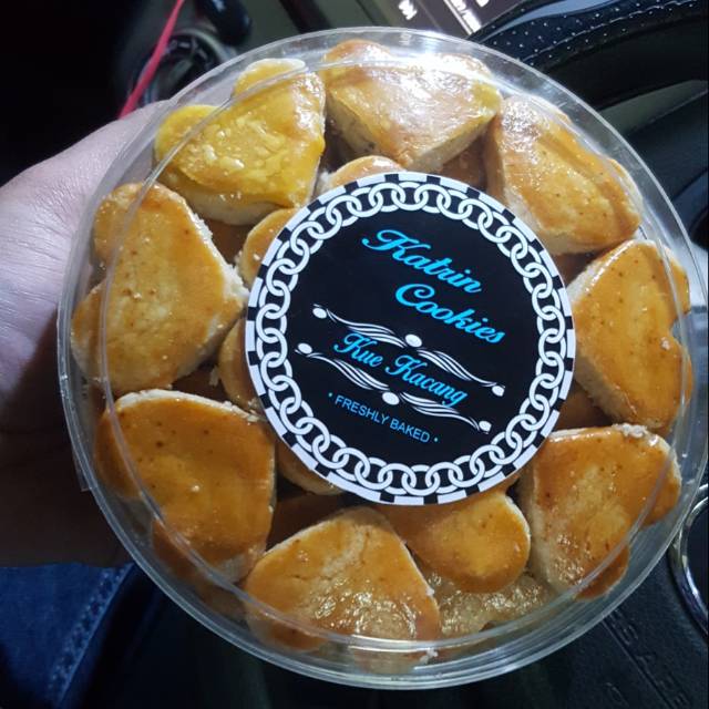 

Kue kacang classic
