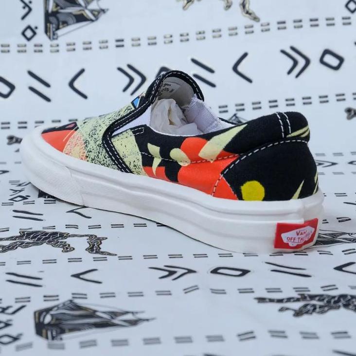 Keluaran Terbaru.. Sepatu Vans Slip On X Moma Black Premium Terlaris / Vans Moma Hitam Sepatu Slip O