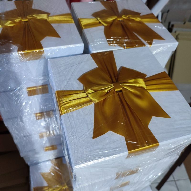 HARDBOX KOTAK KADO SPESIAL HAMPERS HADIAH ULTAH GIFT BOX PUTIH PITA SATIN GOLD