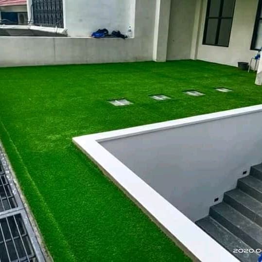 KARPET RUMPUT PLASTIK SINTETIS BERNUANSA HIJAU ELEGAN