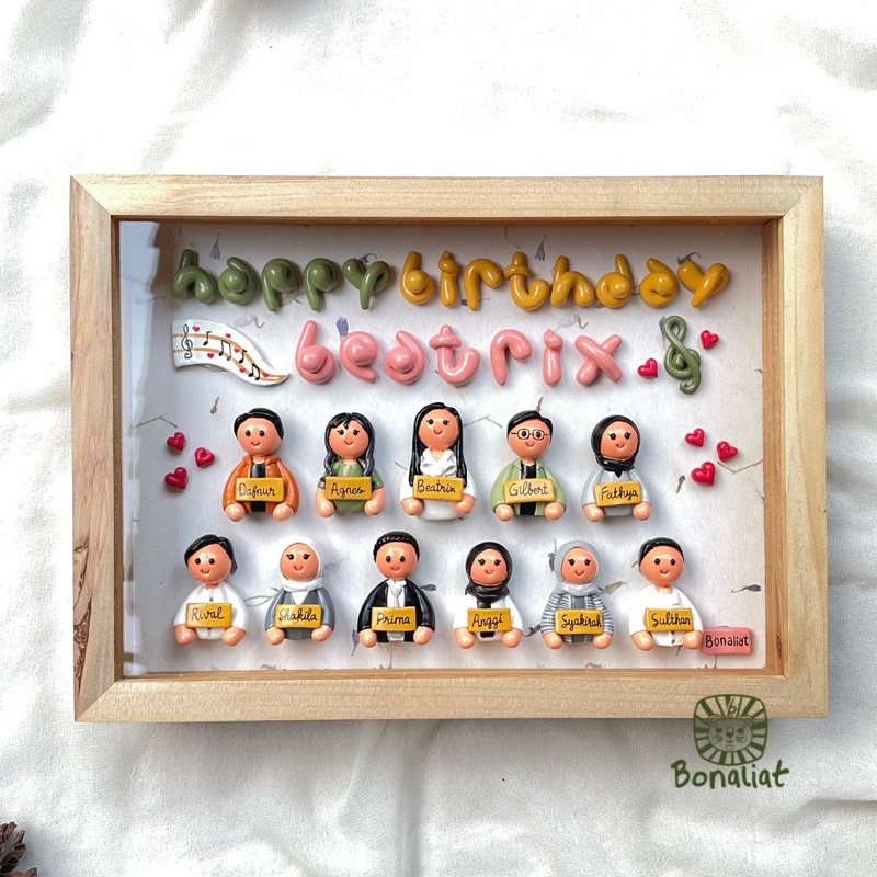 Clay Frame Custom Family 1/2 badan A4 [FRAME KAYU AKRILIK]