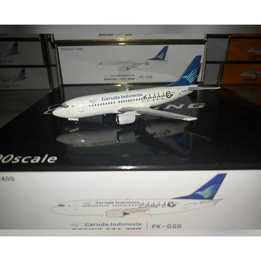 Pajangan Miniatur Replika Pesawat GARUDA INDONESIA Boeing 737-300 PK-GGG Panda Model 1:400 Diecast