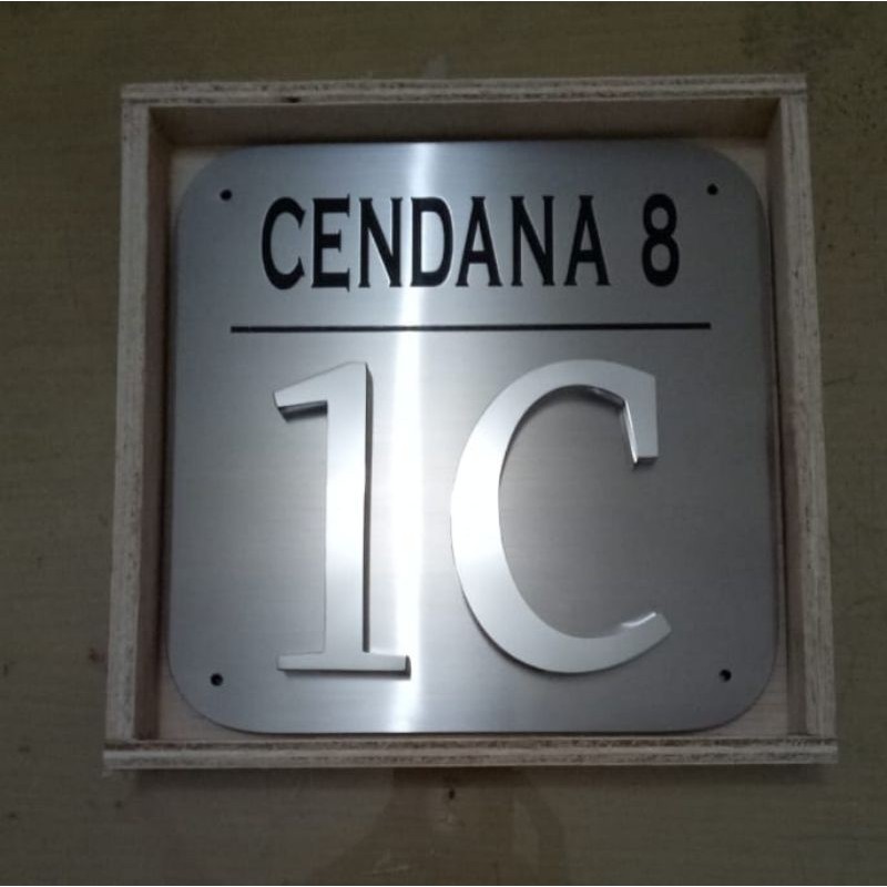 nomor rumah stainless steel ukuran 25x25cm