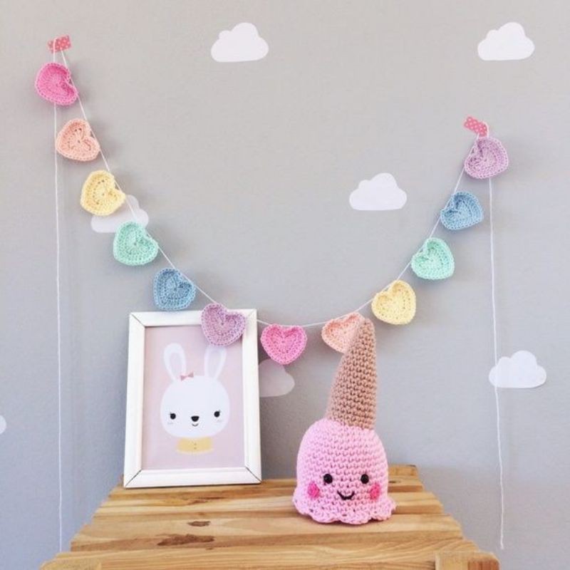 GANTUNGAN DINDING / PAJANGAN DINDING BENTUK LOVE RAJUT