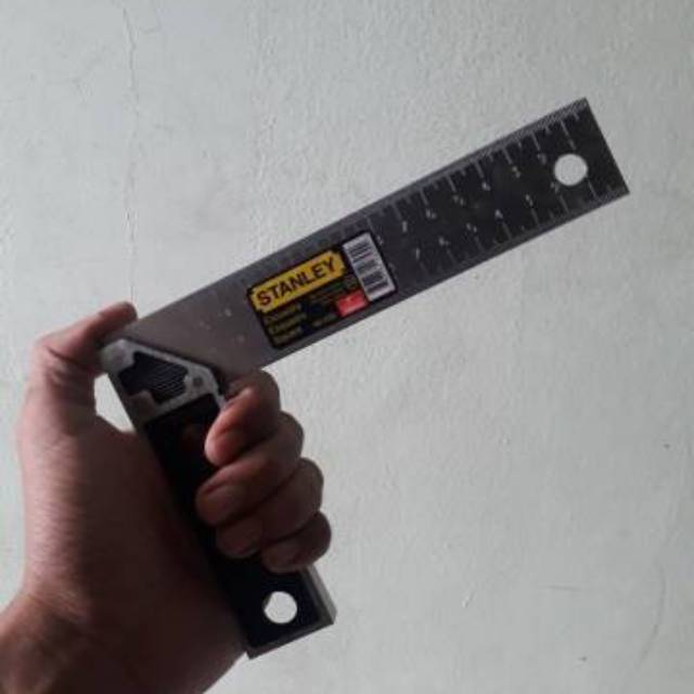 

Penggaris siku 6" / 152mm Try Square Professiona Stanley STHT46530-8