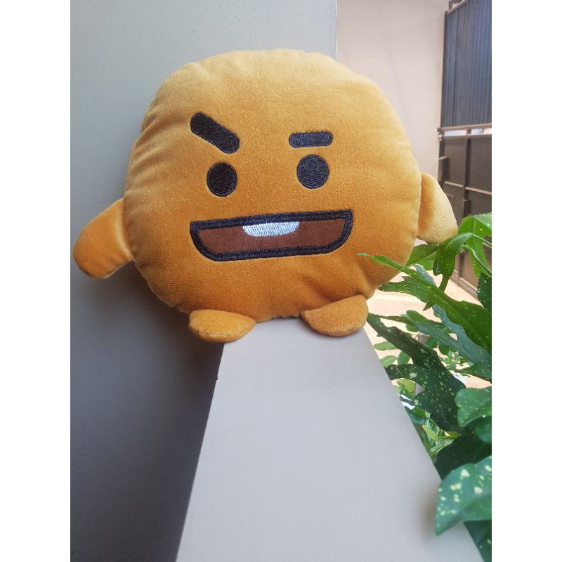 Boneka bantal BT21 shooky