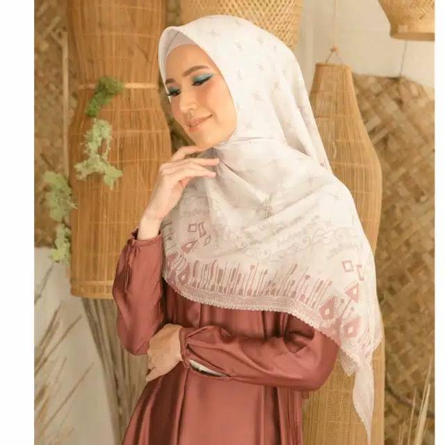 Sasak Scarf White Velvet by Wearing Klamby