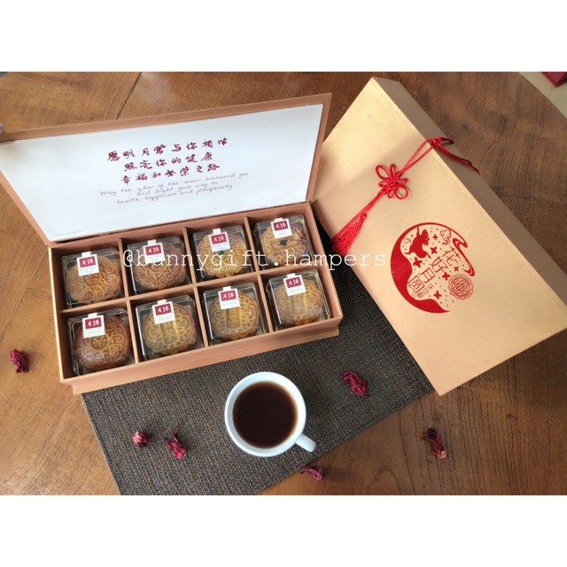 

PREMIUM MOONCAKE (ISI 8)/KUE BULAN/TONGJUPIA