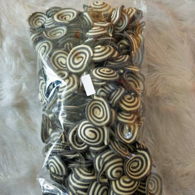 

Kuping hitam-manis-camilan-makanan-snack-jajan kiloan murah