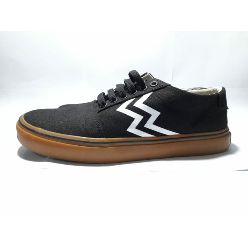 preloved sepatu pria geoffmax