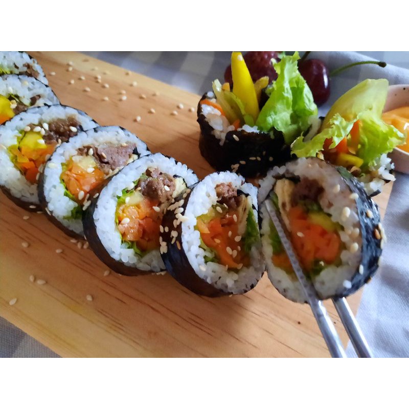 

Kimbab Korea Isi Daging Sapi-Beef Pre Order Pengiriman dengan Gojek Instant