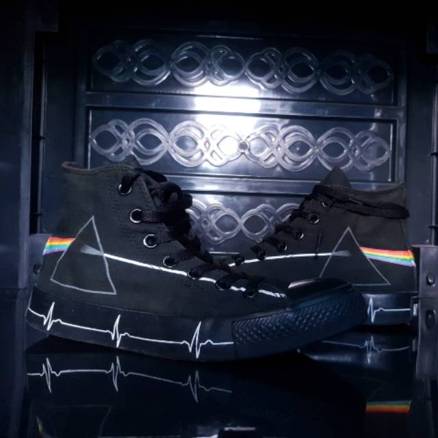 Converse x pink floyd