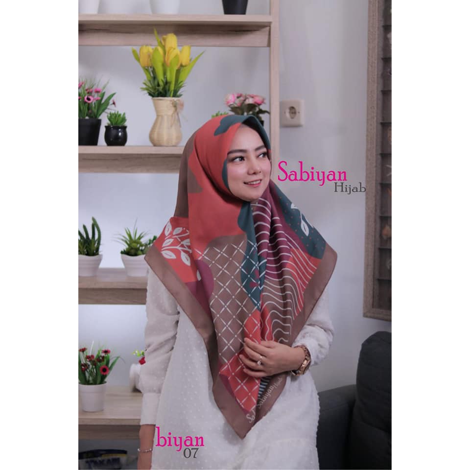 HIJAB SEGIEMPAT MOTIF PRINTING  II SABIYAN HIJAB