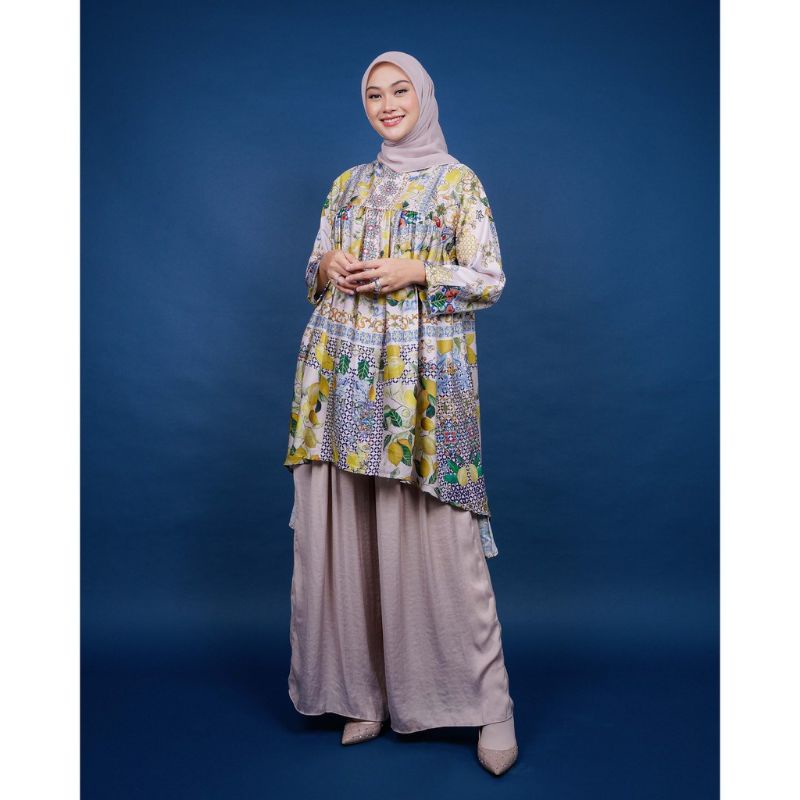 Nada Puspita Lemon blouse
