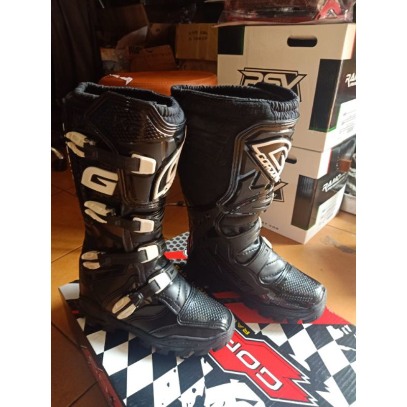 SEPATU CROSS GORDON TYPE K2