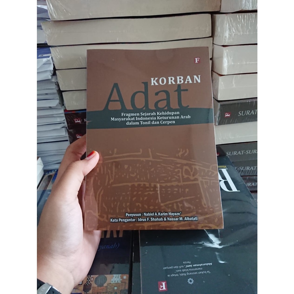 Buku Korban Adat : Fragmen Sejarah Kehidupan Masyarakat Indonesia Keturunan Arab dalam Tonil dan Cer