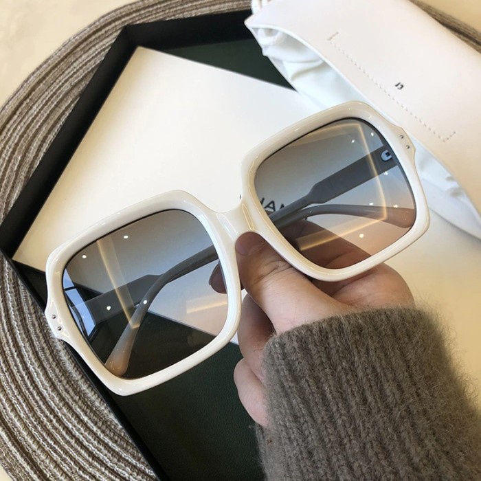 OUIO Kacamata Wanita Classic Vintage Sunglasses - 8956 - White