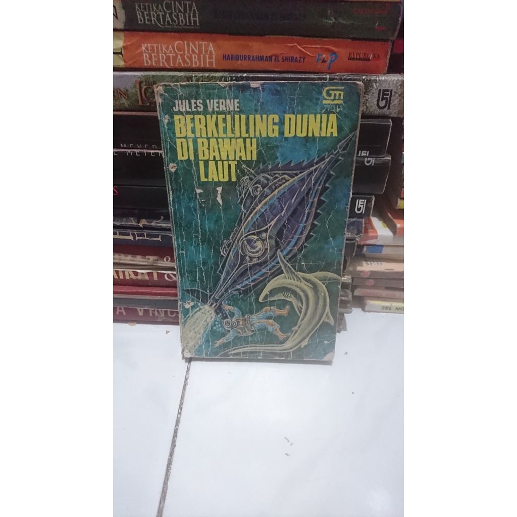 Novel Jules Verne - Berkeliling dunia di bawah laut