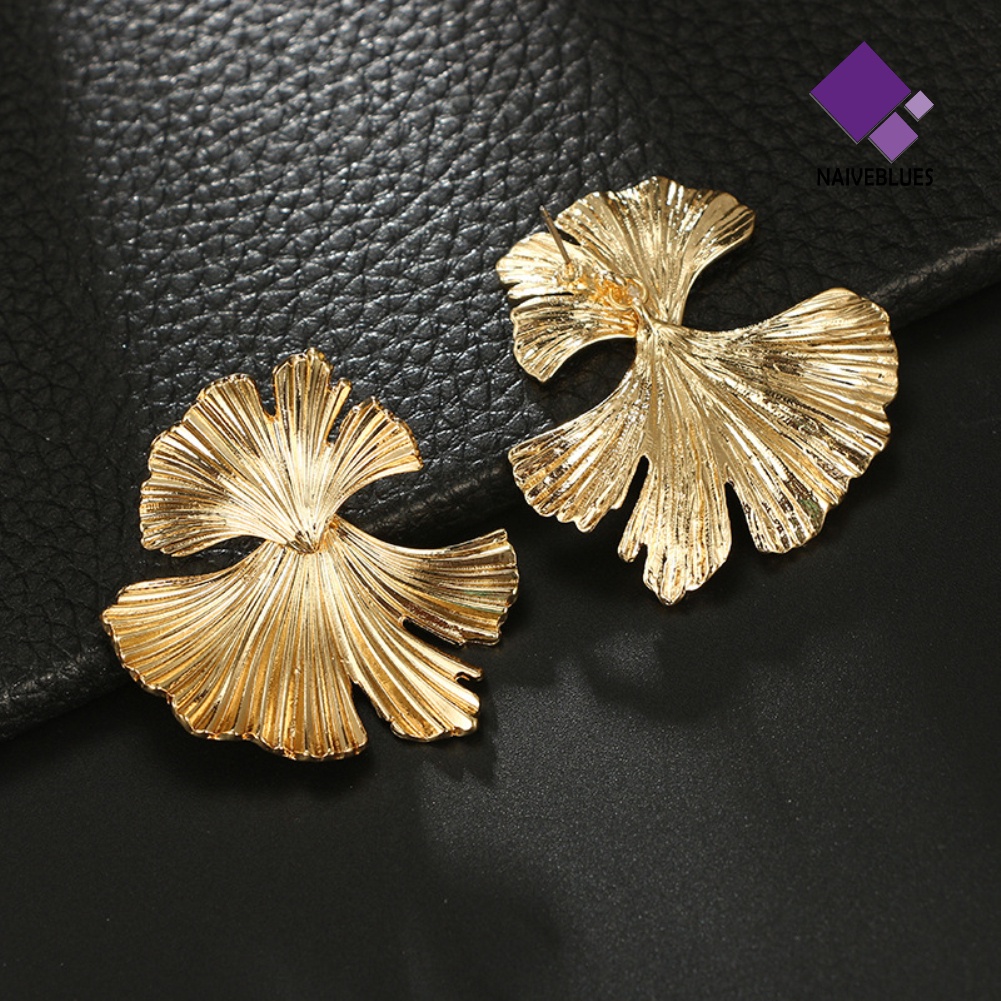 Anting Stud Bentuk Daun Ginkgo Irregular Gaya Vintage Untuk Wanita