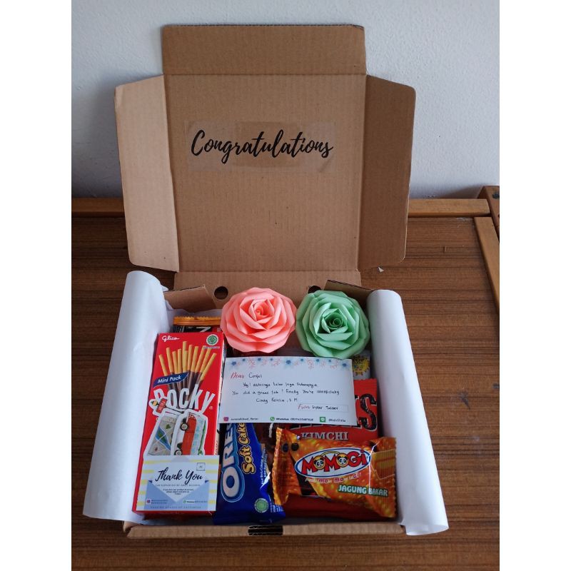 

[Ready]hadiah valentine, hampers murah buket bunga mawar, snack box murah kado wisuda cowok cewek
