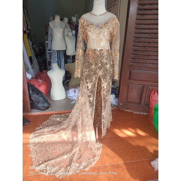 kebaya pengantin ekor lebar pyet dada plus krudung