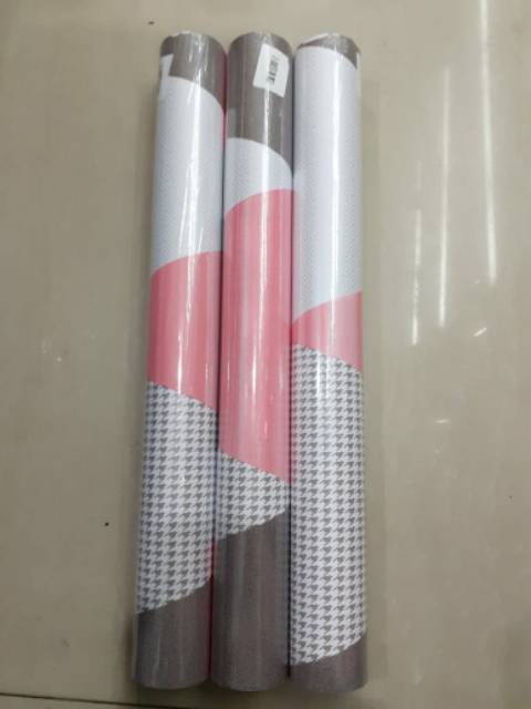 WALLPAPER DINDING MOTIF SEGI TIGA PINK ABU