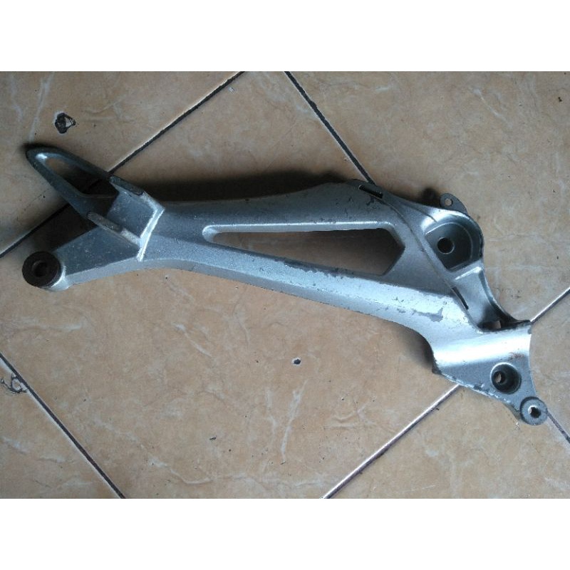 postep step pinjakan kaki kanan belakang revo lama supra 125 old