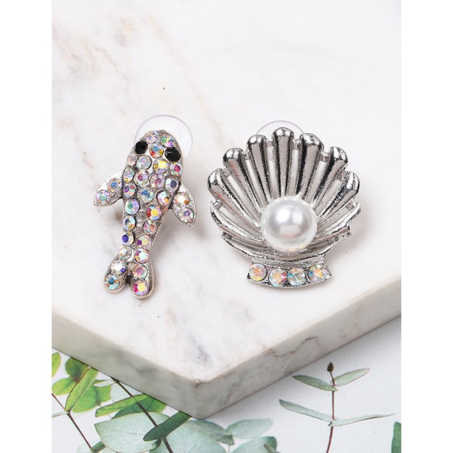 LRC Anting Tusuk Fashion Shell And Fish Shell Sea Crab Fish Starfish Asymmetric Earrings