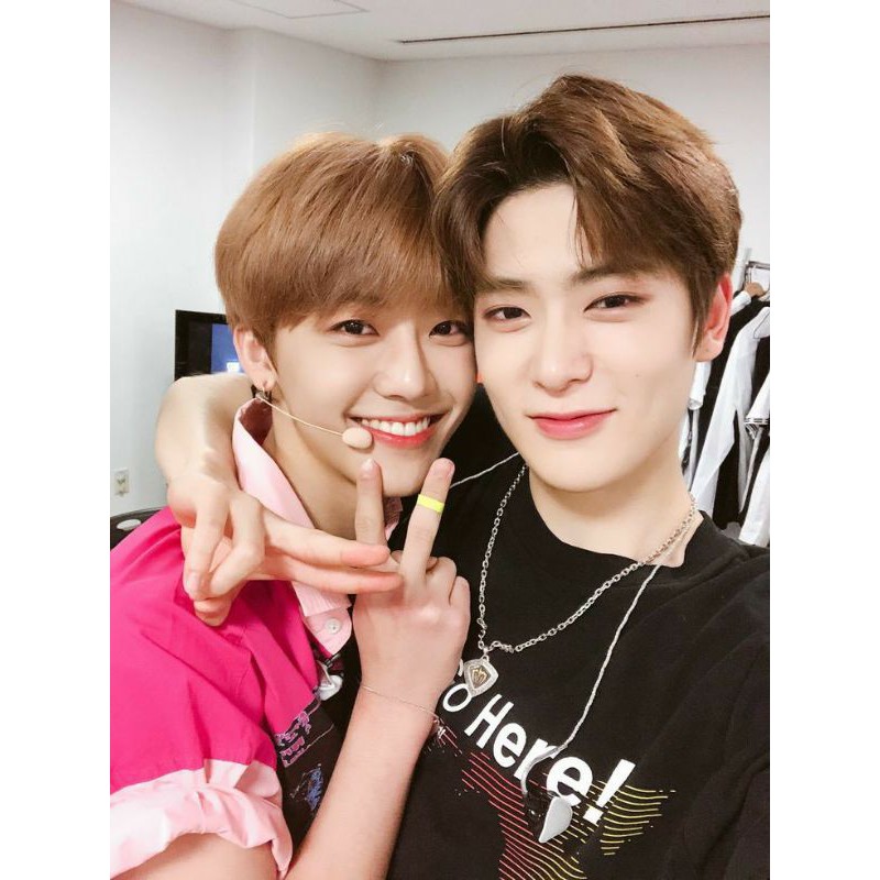Standee Holo Punch Jaehyun