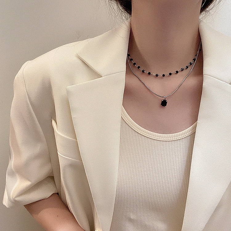 Kalung Musim Panas Model Double Layer Aksen Berlian Warna Hitam Untuk Wanita