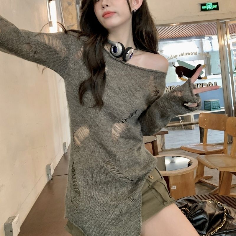 Red 2022 awal musim gugur desain lubang rasa berongga sweater lengan panjang wanita baru retro seksi slim slit top trendi