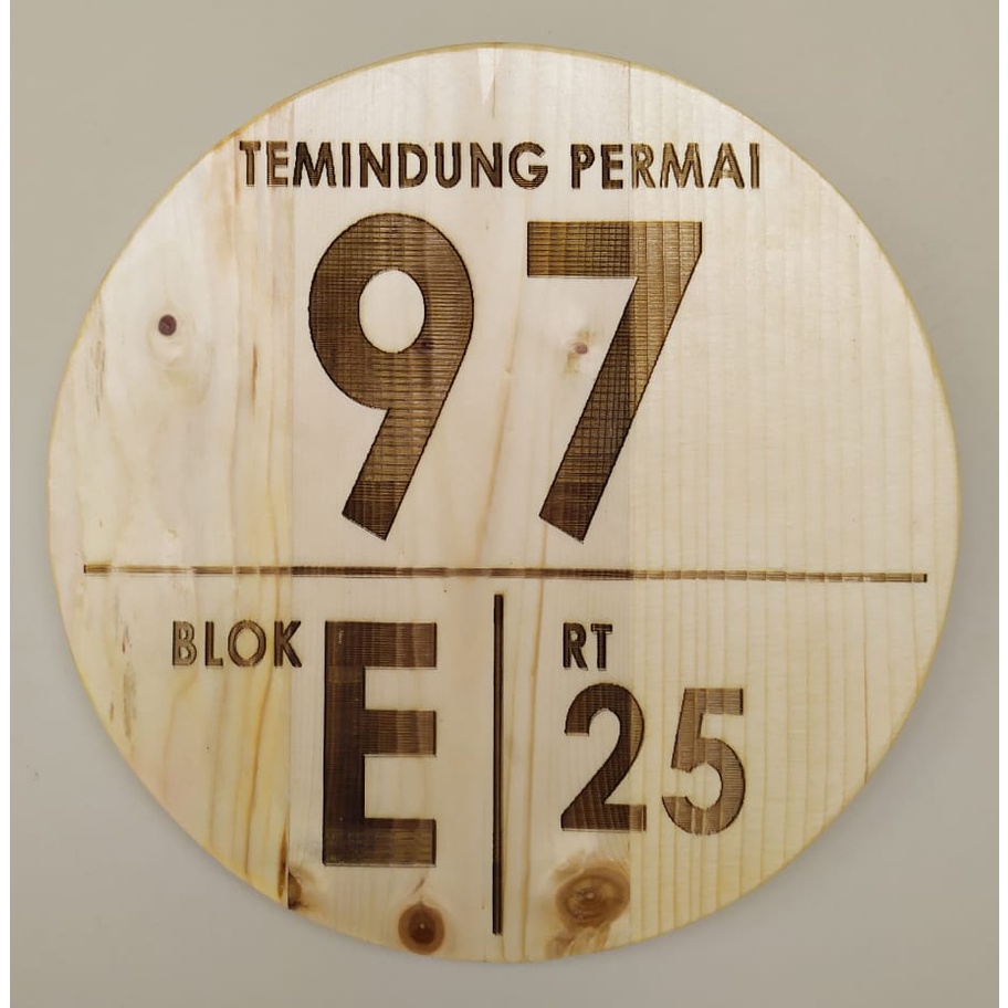 Nomor Rumah Grafir Kayu Pinus DIYA0002
