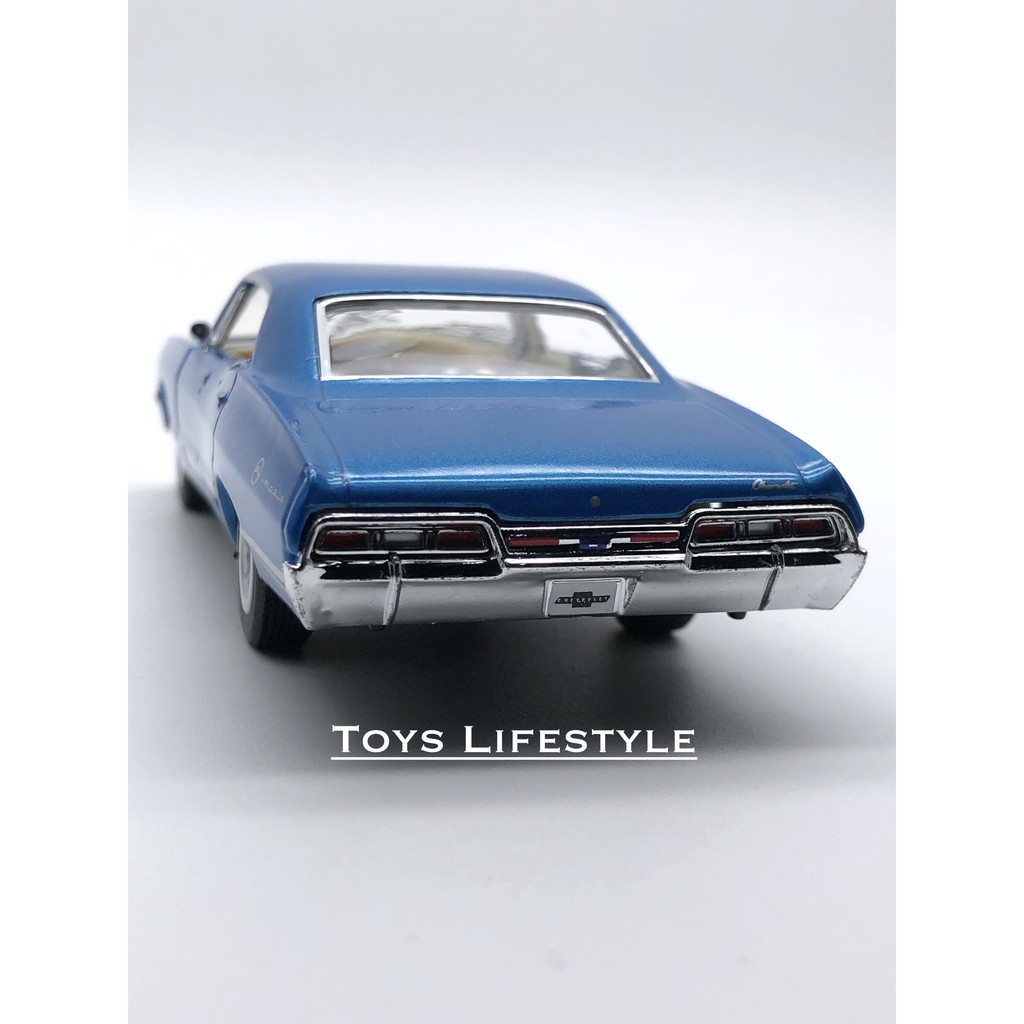 Kinsmart Diecast - 1967 Chevrolet Impala Skala 1:36 (Biru)