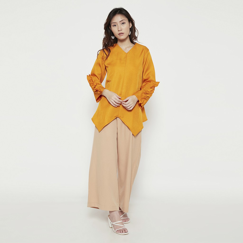 IE.DEMODE Rahel Atasan Blouse Wanita Asimetris V Neck Lengan Panjang Polos Yellow-4