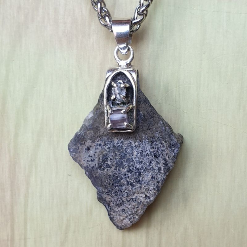 IOLITE PENDANT