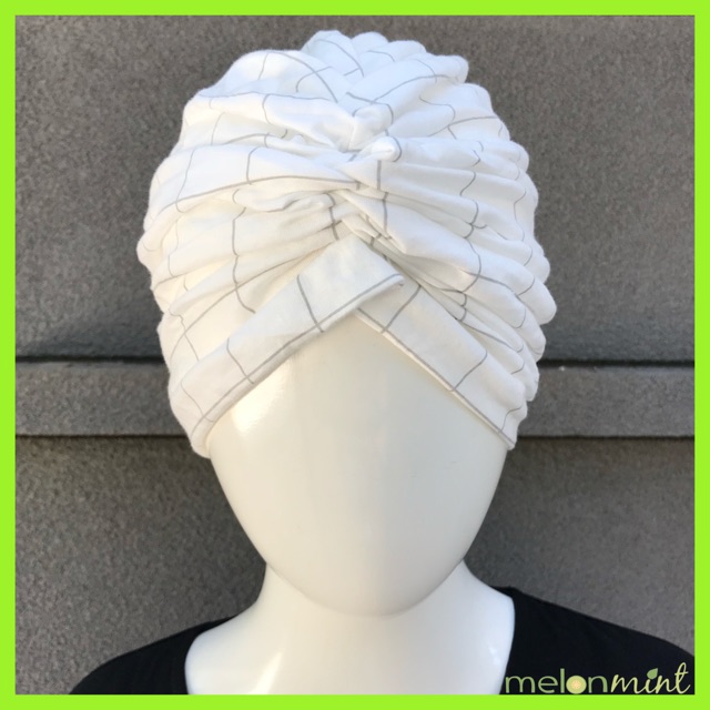 Melonmint Handmade Hijab Turban Instan Dewasa Warna Putih Motif Garis Abu Abu Grosir